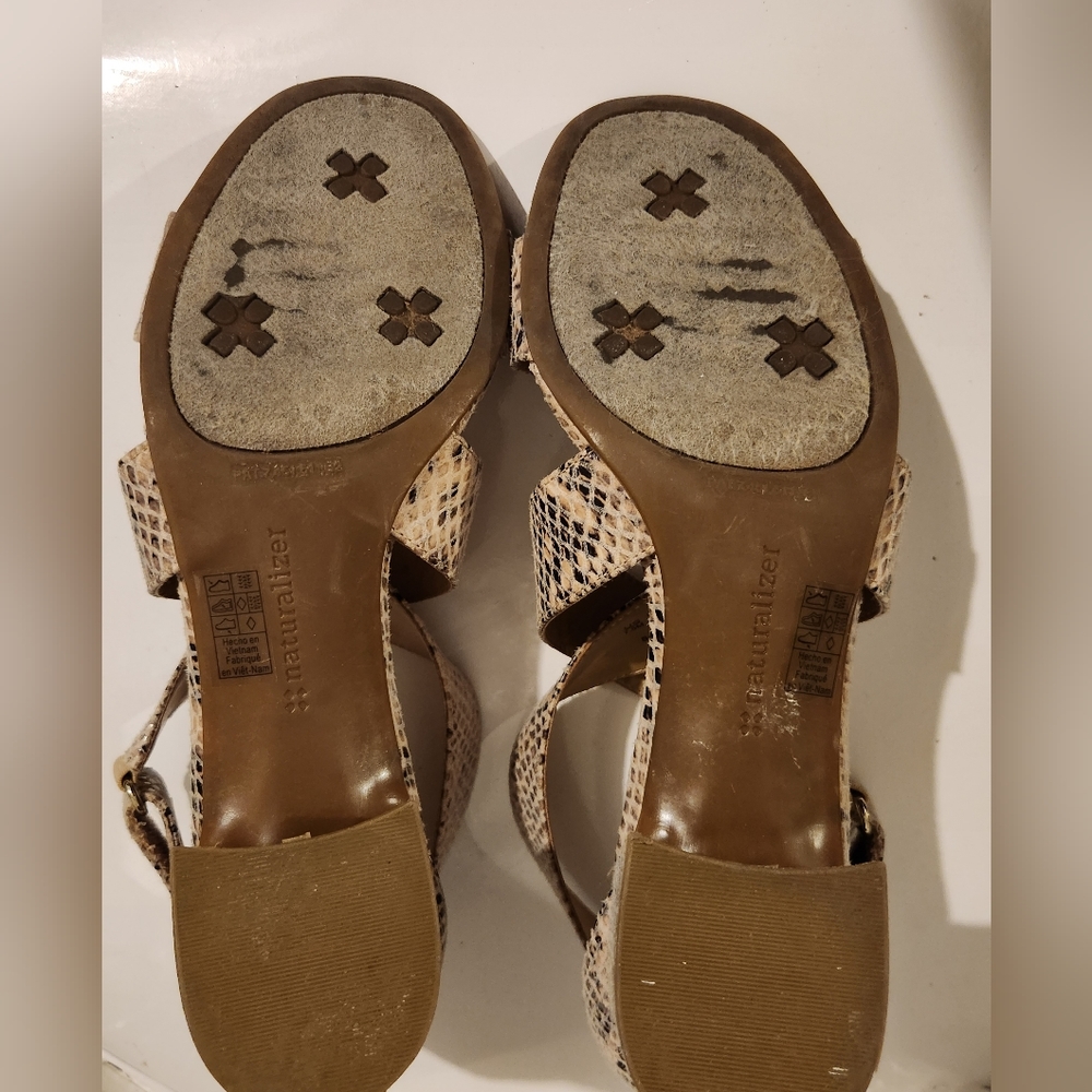 Naturalizer Sandals - Picture 4 of 6